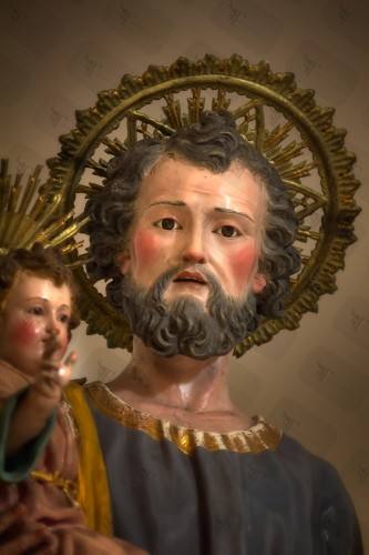 St Joseph statue was engraved in a single piece of wood and then painted with oil colors.