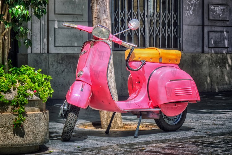 Pink Vespa Special, unique color and unmistakable design. The dream started in the fifties but its charm will continue unchanged.